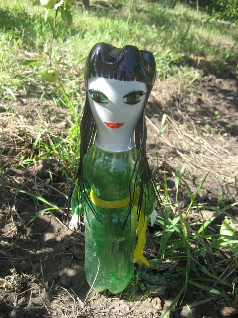 кукла из пластиковых бутылок