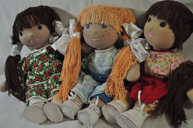 Три куклы с одеждой