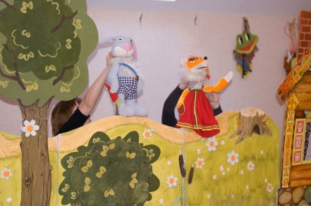 Дипломная работа: Эскиз декораций для кукольного театра Лубяная избушка