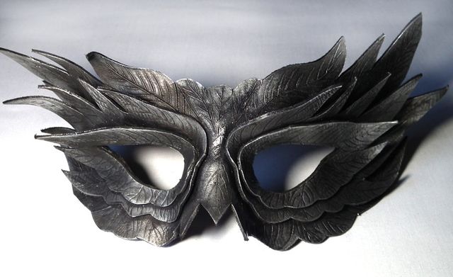 Способы сделать маску Вороны