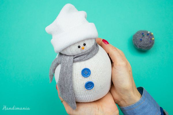 Снеговик из носка своими руками мастер класс. 3 варианта, как сделать снеговика из носка.